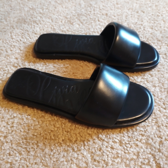 Olivia Miller Black NWOT Slide Sandals Sz 7.5 runs large - Picture 1 of 8